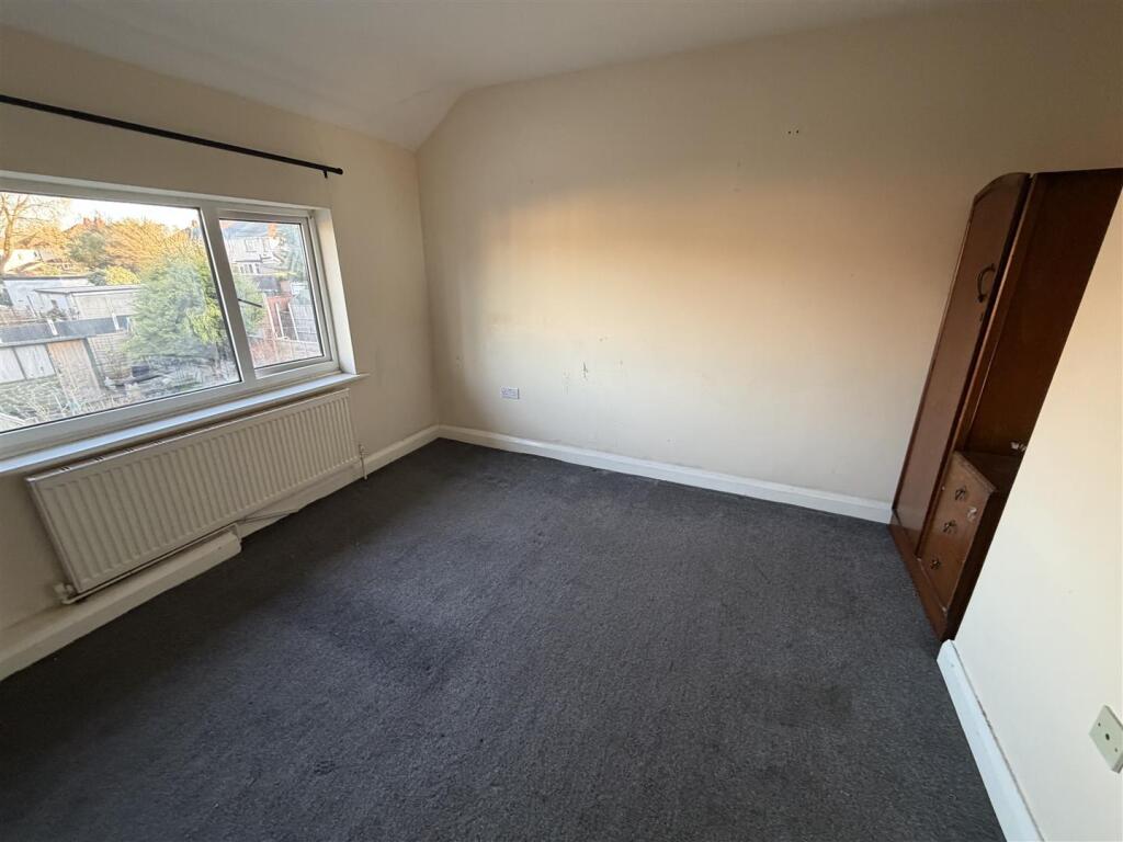 House in Sandwell, Hall End, Charlemont - More