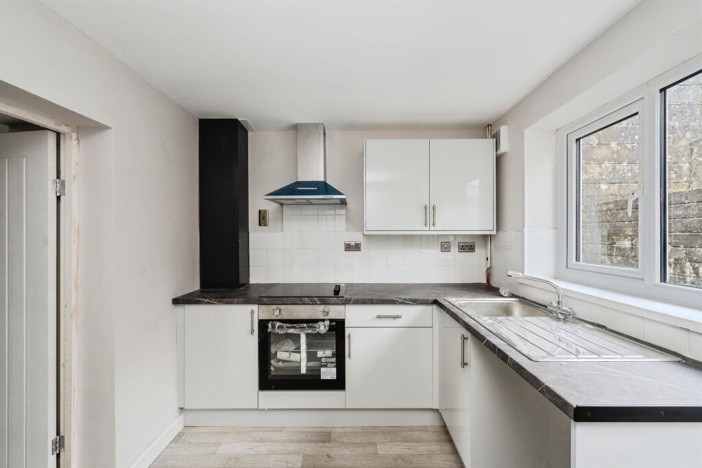 House in Ystalyfera, Neath Port Talbot - View 5