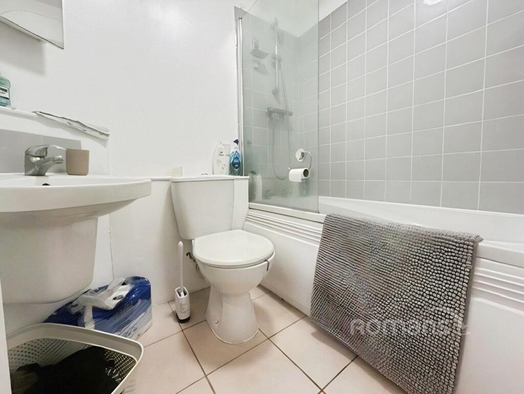 Apartment in Maidenhead, North Town - View 5