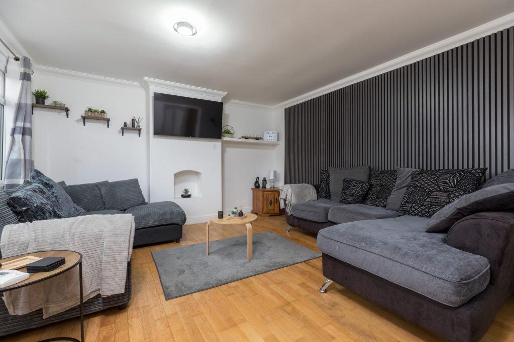 Turnberry Place, Greenhills. photo 4