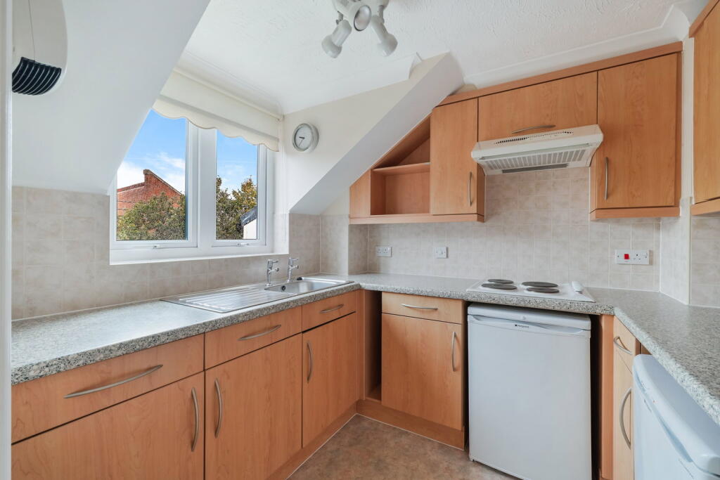 Apartment in Kingston upon Thames - More