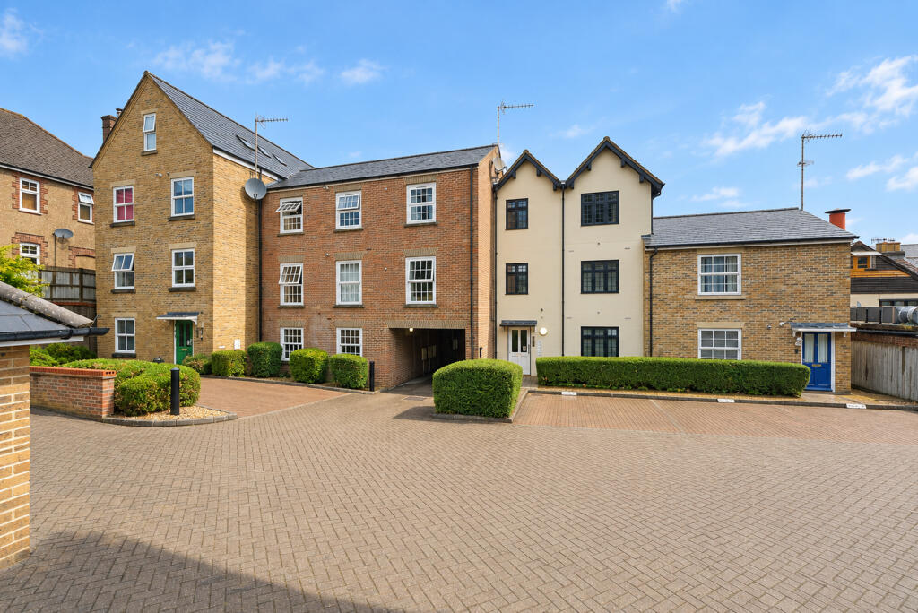 Apartment in Dacorum, Berkhamsted - View 2