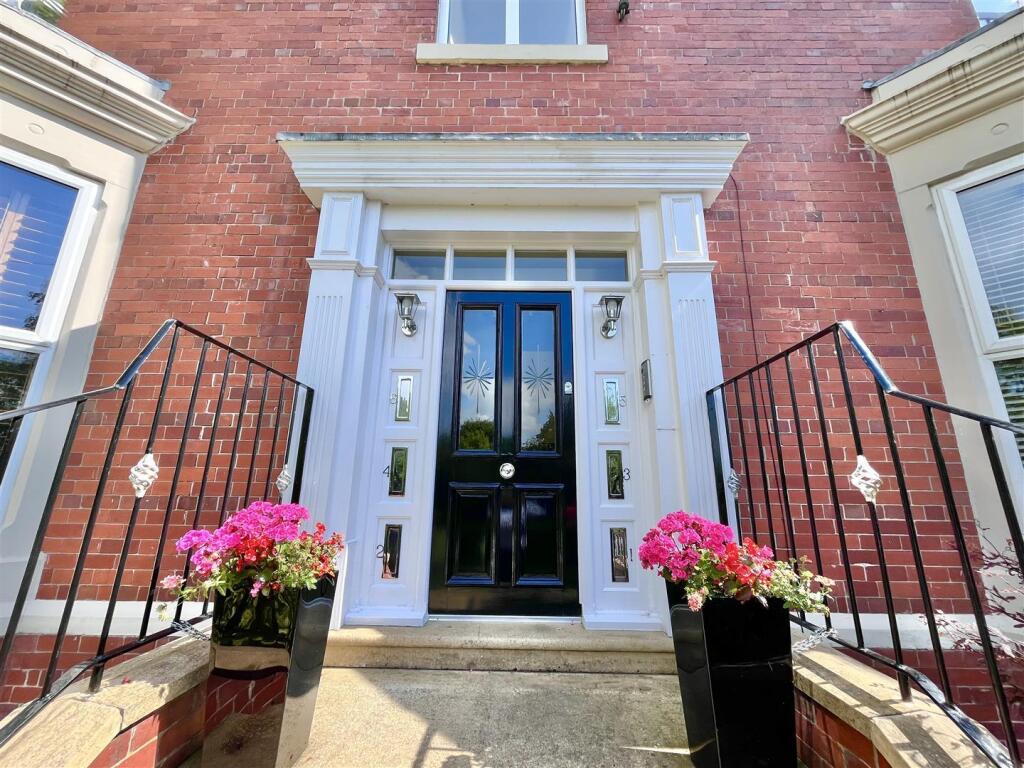 Apartment in Alderley Edge, Cheshire East - View 5