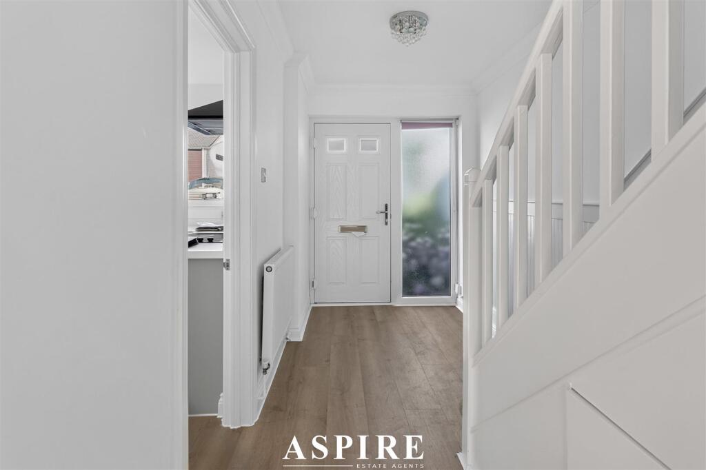 House in Southend-on-Sea - More