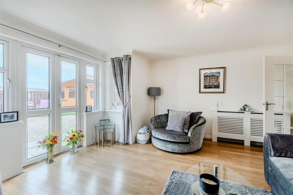 Toftcombs Crescent, Stonehouse, Larkhall - More