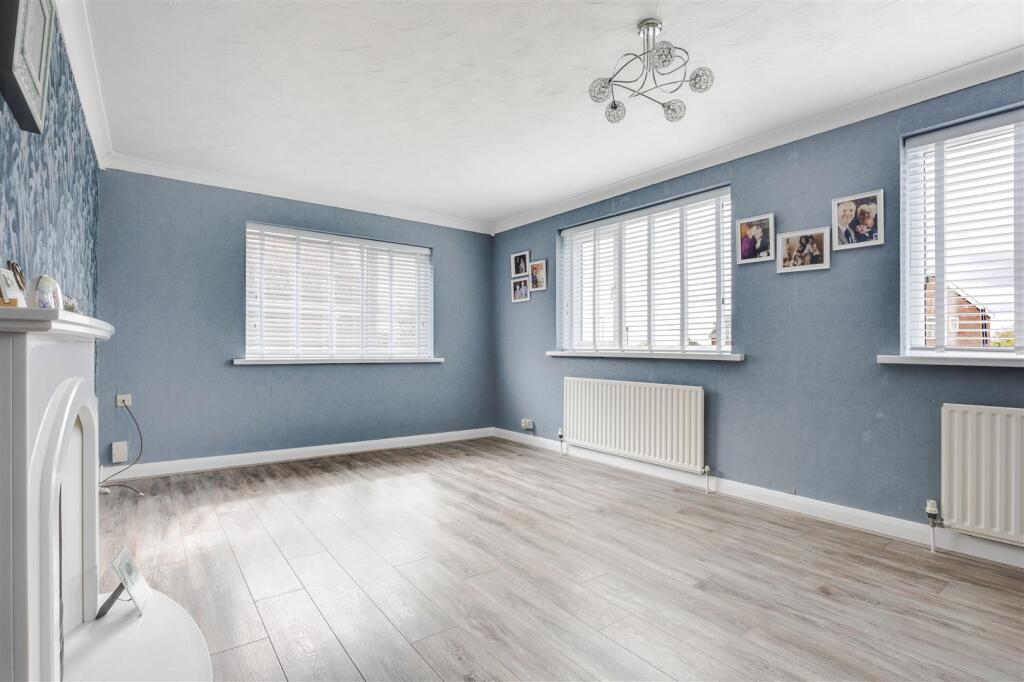 House in Scunthorpe, Yaddlethorpe, Bottesford - More