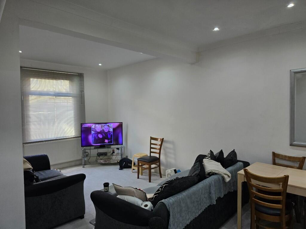 Swanfield Road, Waltham Cross, Hertfordshire, EN8 photo 3