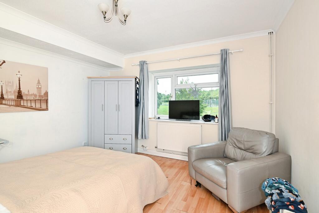 Apartment in Chatham, Luton - More