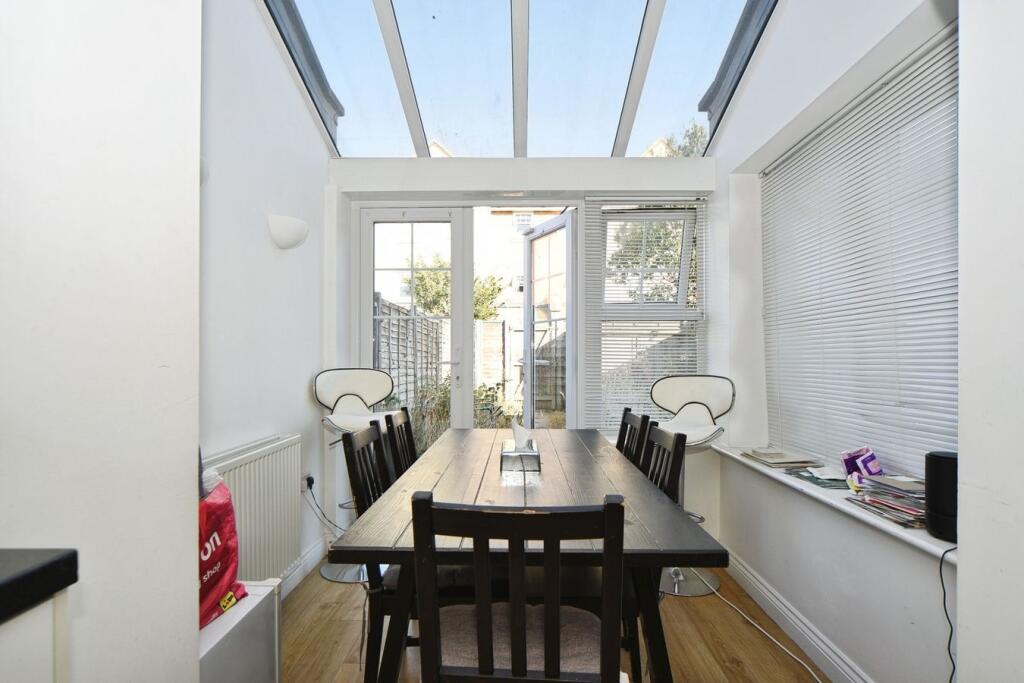 House in Bromley - View 4
