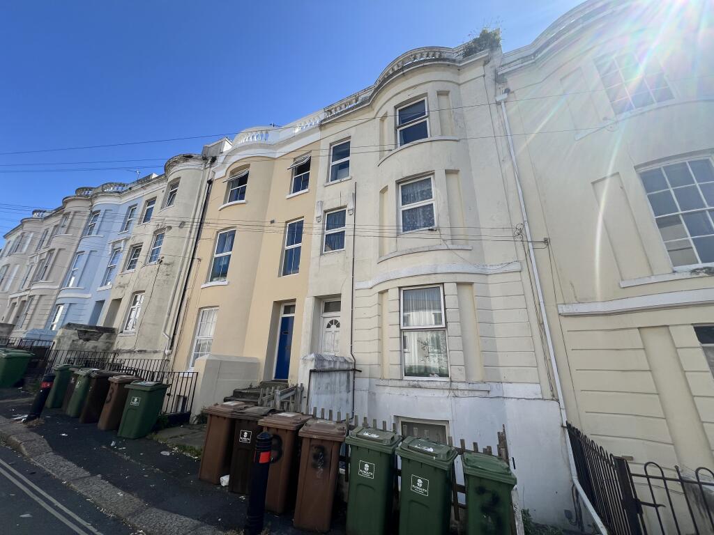 Main image of property: First Floor Flat, 3 Radnor Place, Plymouth PL4 8DW