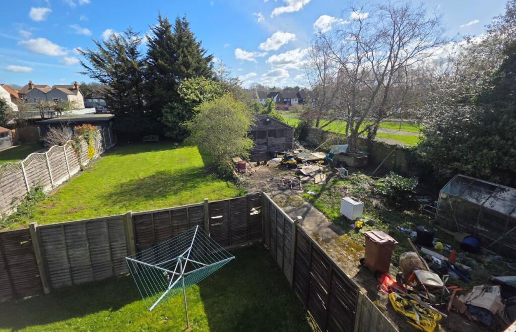 Janeen, Ruskin Road, Stanford-le-Hope, Essex, SS17 0LF photo 4