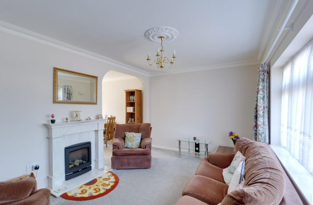House in South Ockendon, Chafford Hundred - View 4
