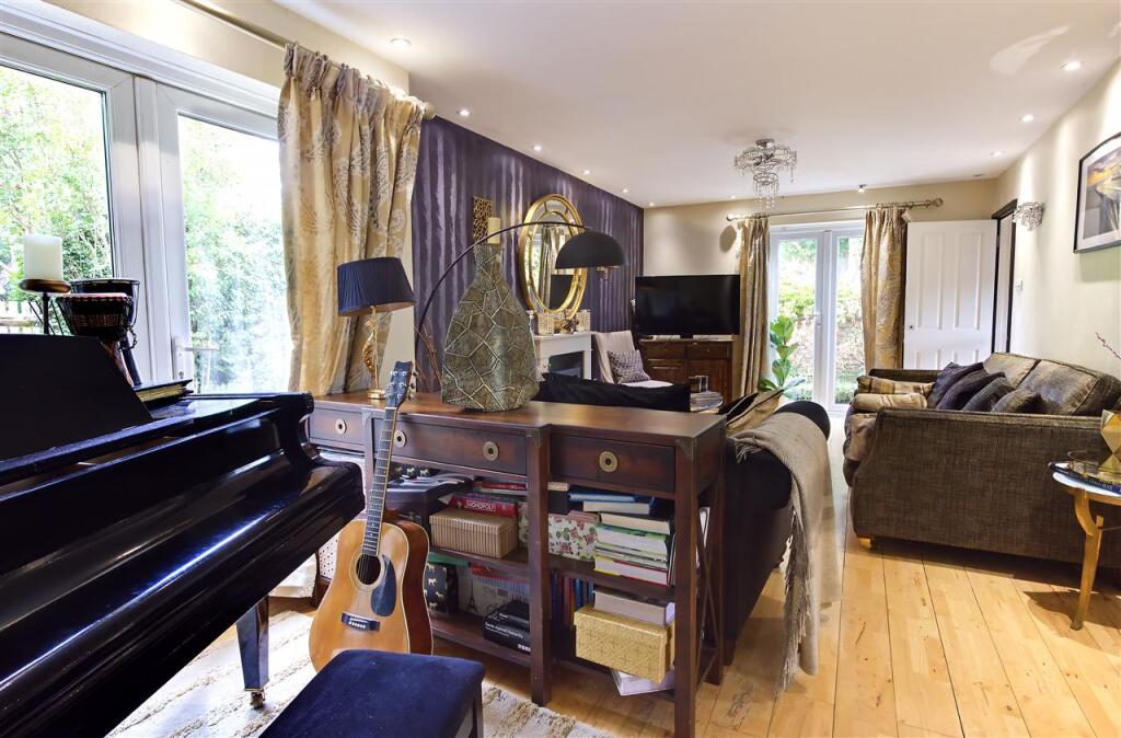 House in Croydon - View 5