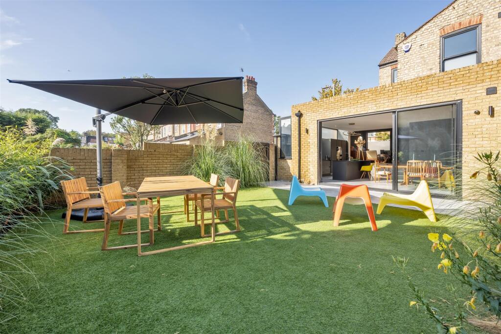 House in London, South Woodford - View 4