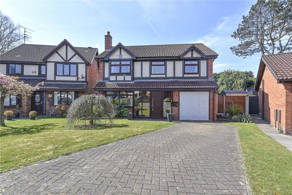 4-bed detached on The Green, Castleton, Rochdale, OL11, £425,000