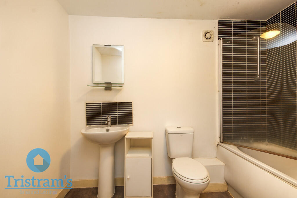 Apartment in Nottingham, Hyson Green - View 4