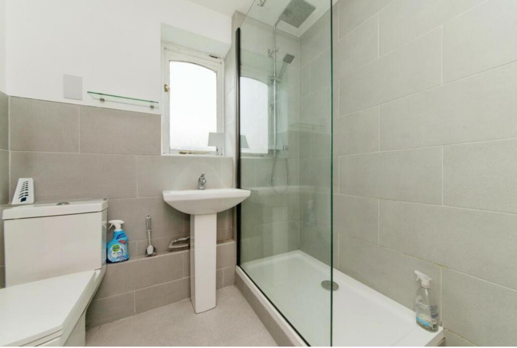 Apartment in Watford, Hertfordshire - View 3