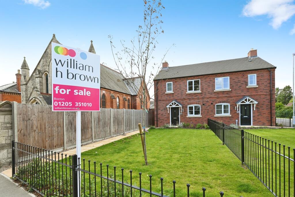3-bed semi-detached on Queen Road, Kirton, Boston, £47,500