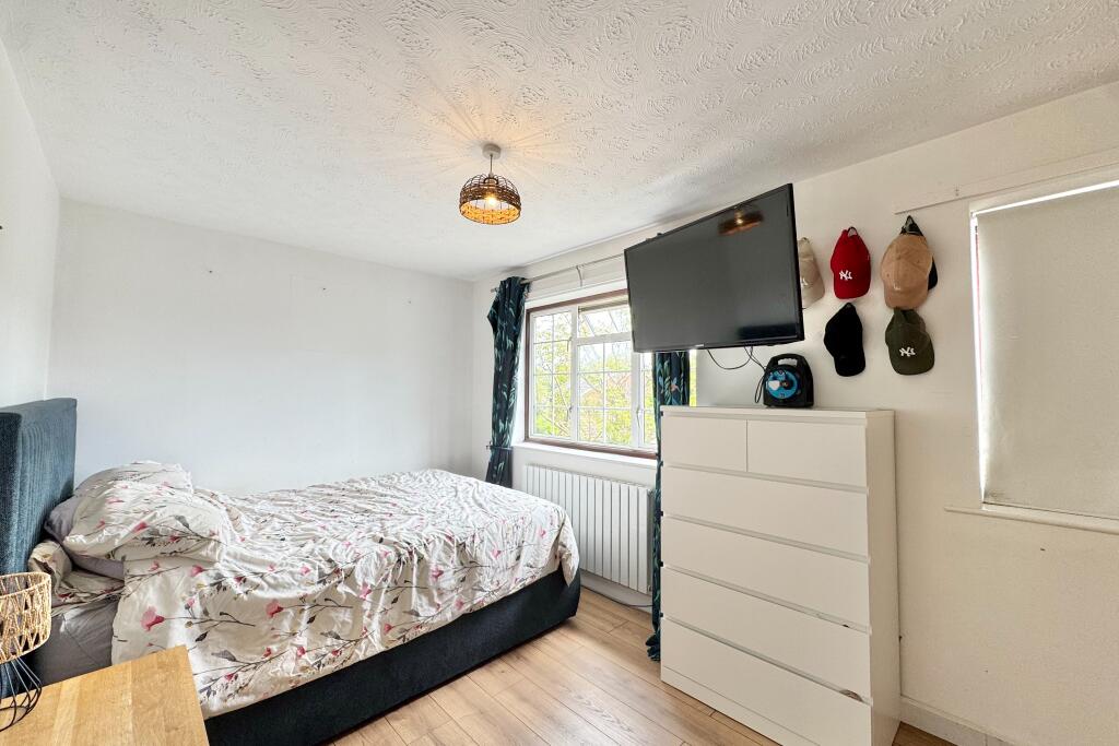 House in Fareham, Hampshire - More