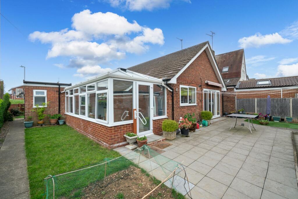 House in Dunstable, Downside, Central Bedfordshire - View 2