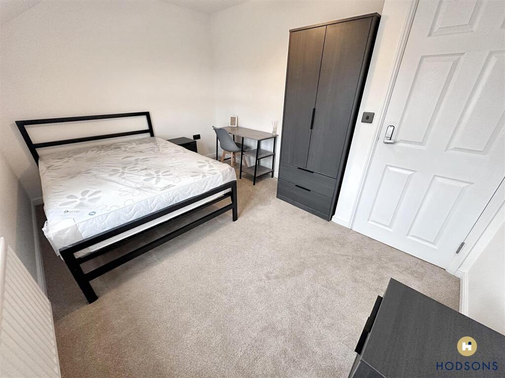 Main image of property: Room 4, 14 Ashworth Square, Wakefield