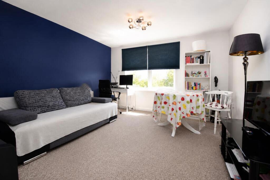 Apartment in Fareham, Hampshire - View 3