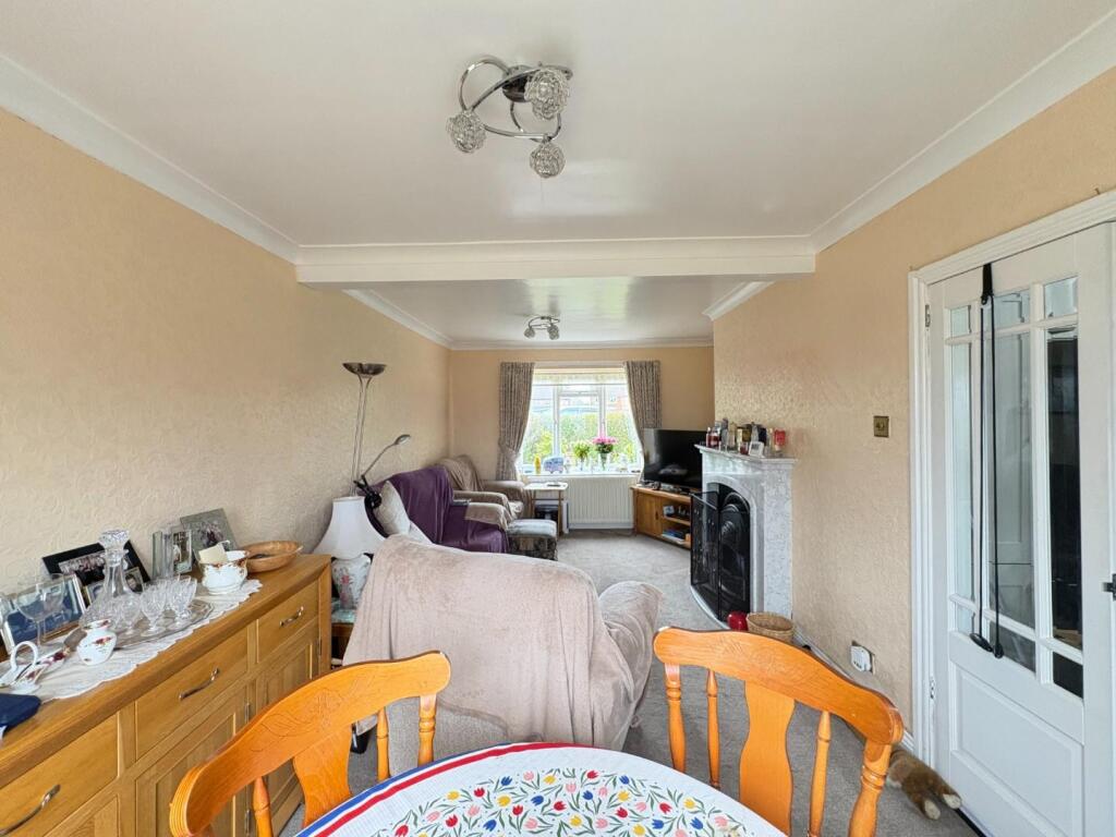 House in Kirklees, Overthorpe, Thornhill Lees - More
