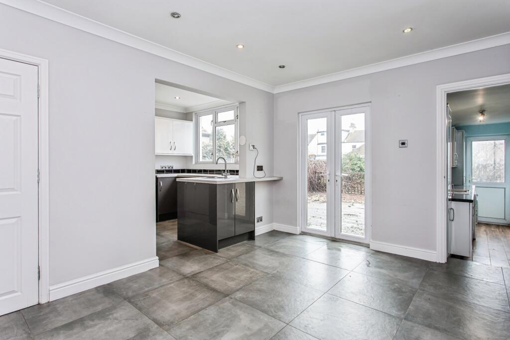 Richmond Avenue, Shoeburyness, Southend-on-Sea, Essex, SS3 photo 3