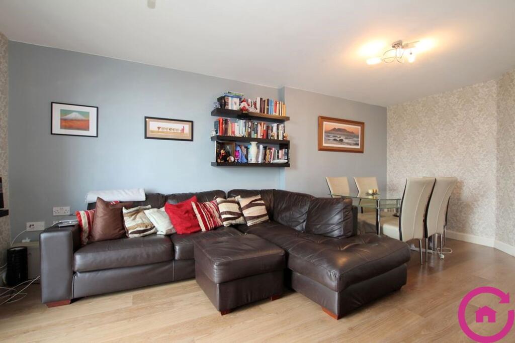 Apartment in Cheltenham, Gloucestershire - View 2