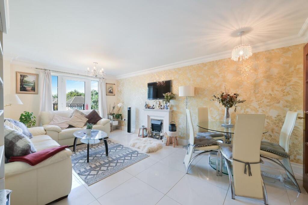 Apartment in Epsom and Ewell, Stoneleigh - View 2