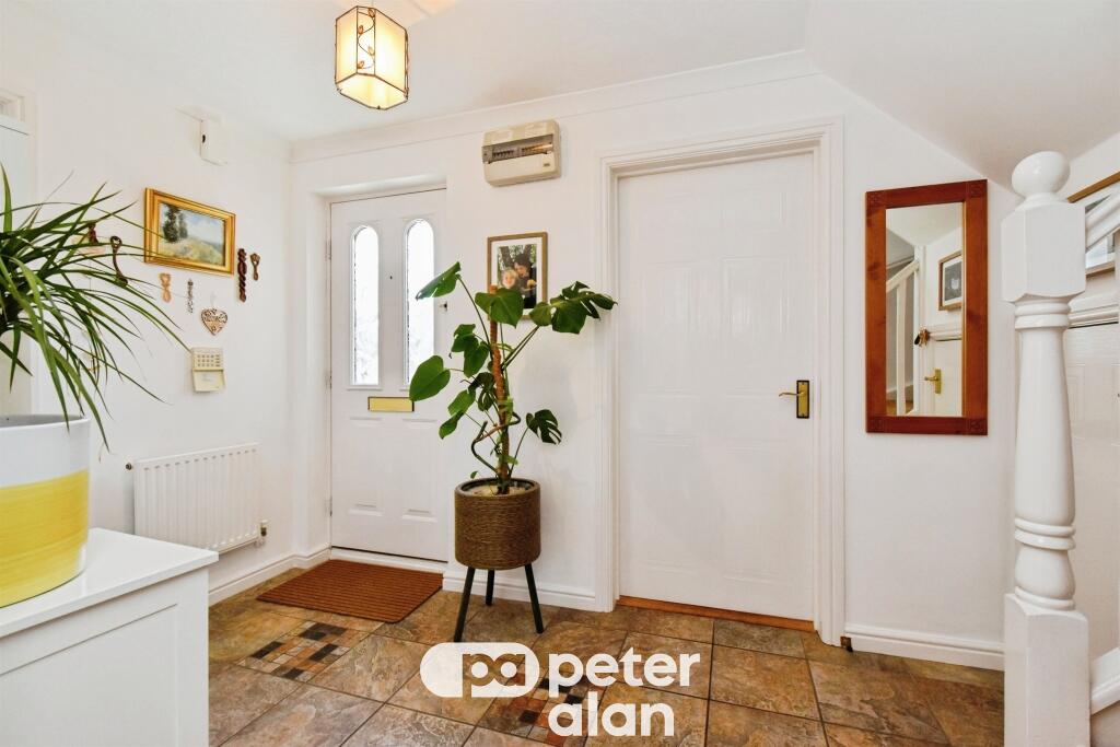 Springfield Gardens, Hirwaun, ABERDARE photo 3