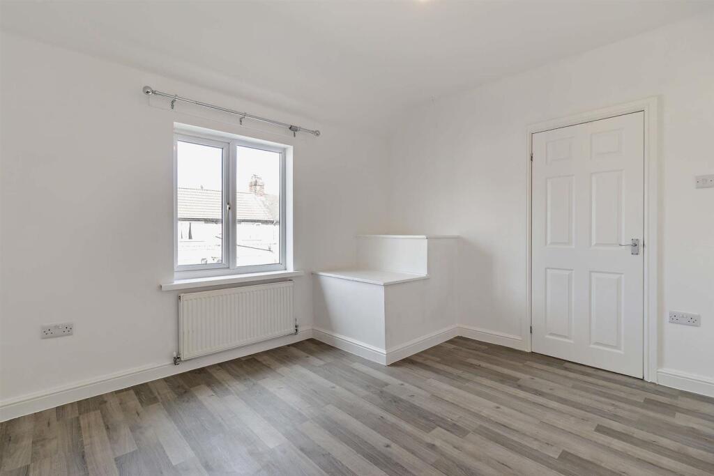 House in Doncaster, Rossington - More