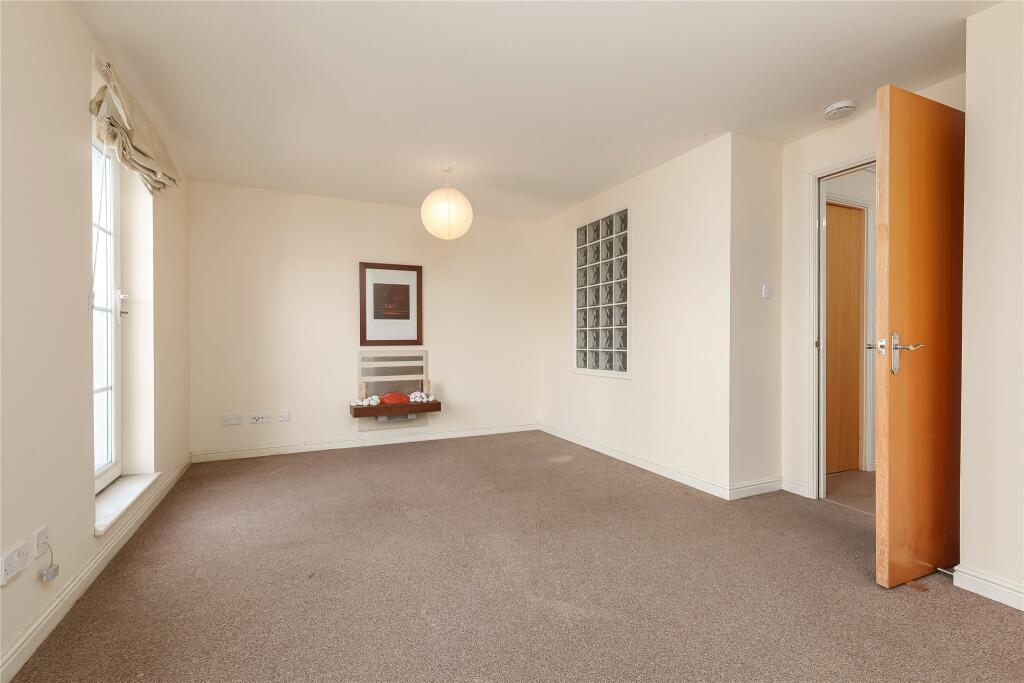 Apartment in Edinburgh, The Shore, Leith - More