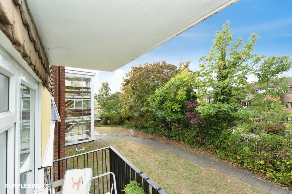 Apartment in Harrow - View 4
