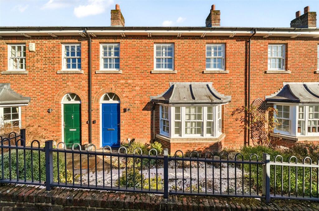 3-bed terraced on 8, Clarendon Court, Marlborough, Wiltshire, SN8, £665,000