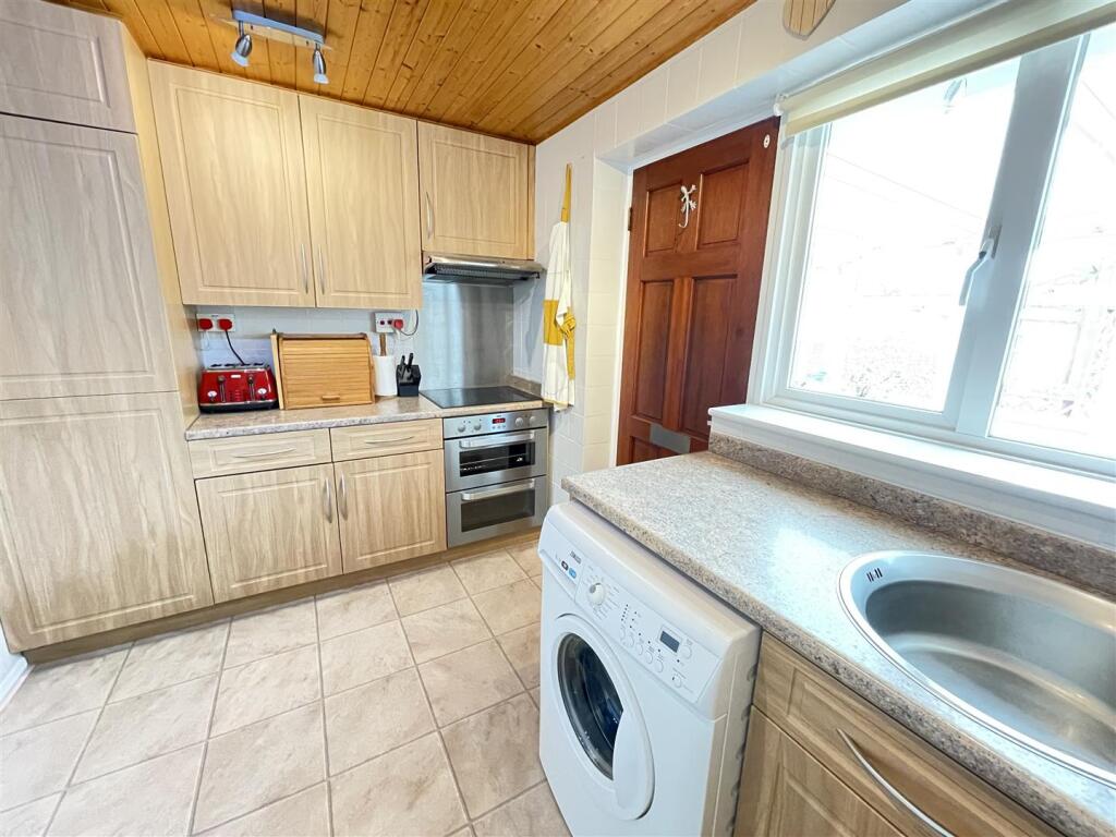 Hillside Drive, Gomeldon, Salisbury photo 4