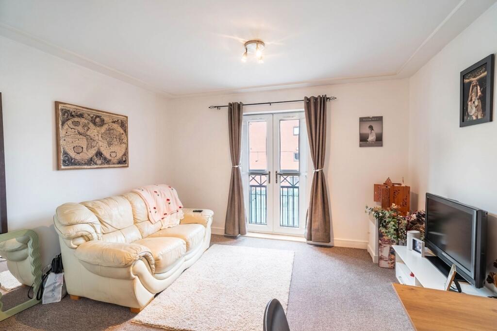 Apartment in Hull - View 4