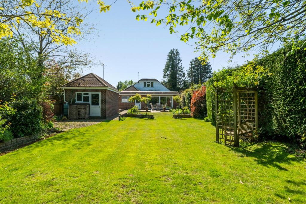 Milford Road, Elstead, Godalming, Surrey, GU8 photo 3