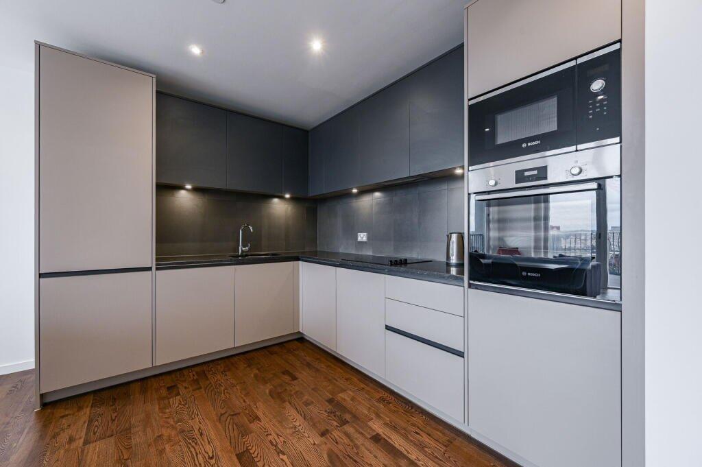 Apartment in London - More