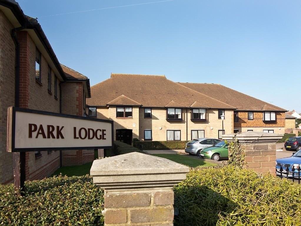 Apartment in Billericay, Queens Park - View 3