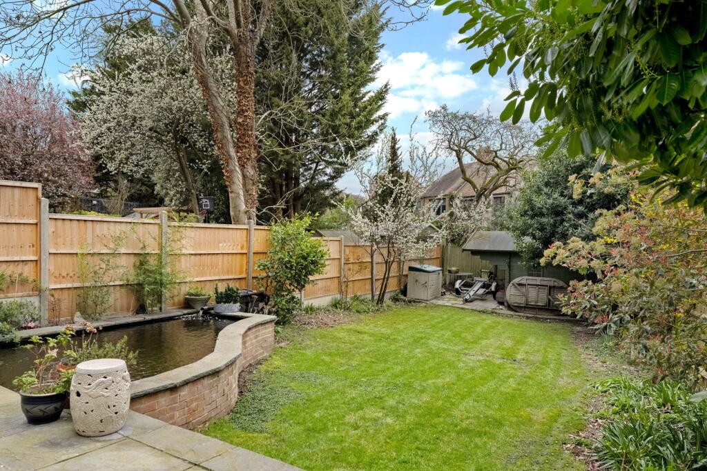 House in Woodford Green, Hale End - View 4
