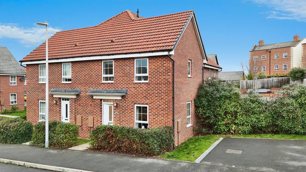 2-bed terraced on Eden Road, Warwick, £245,000