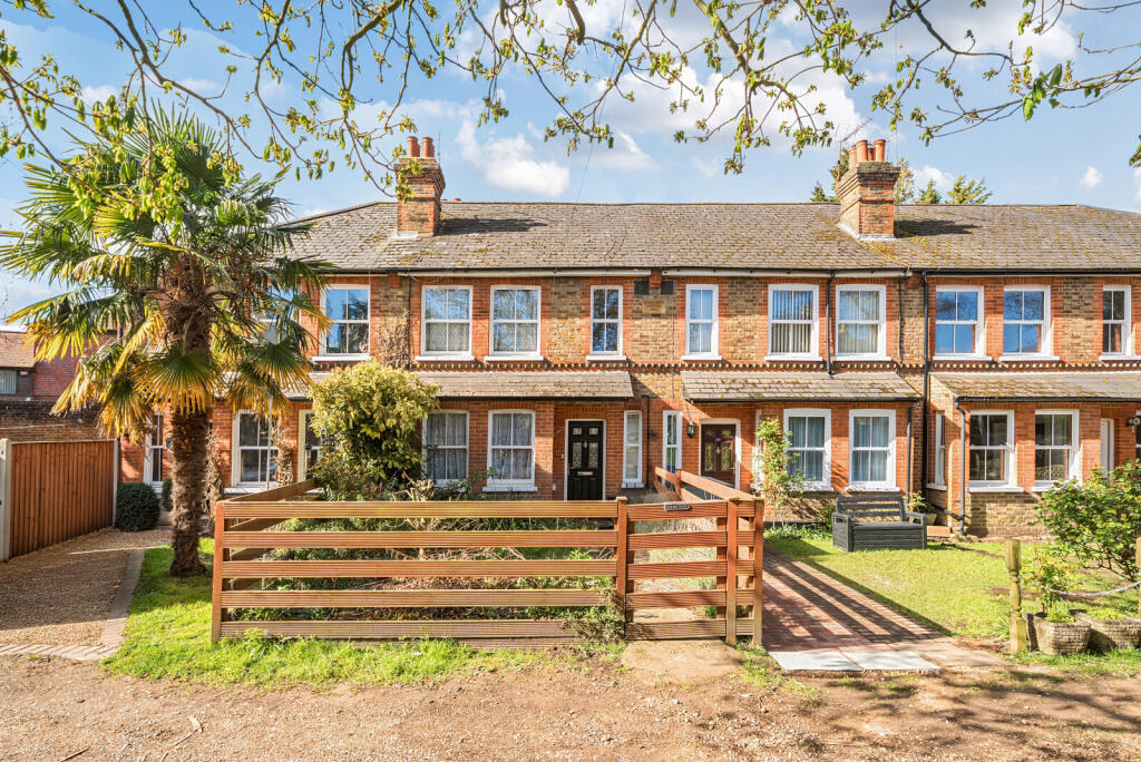 Main image of property: Queen Annes Gardens, Leatherhead, Surrey, KT22