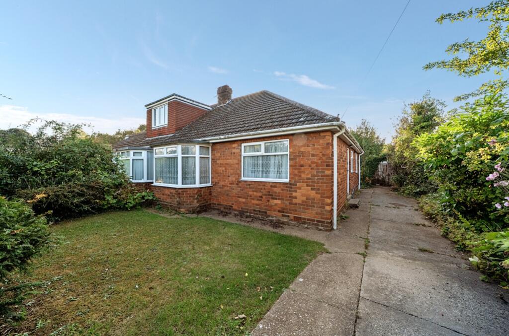 House in Grimsby, New Waltham