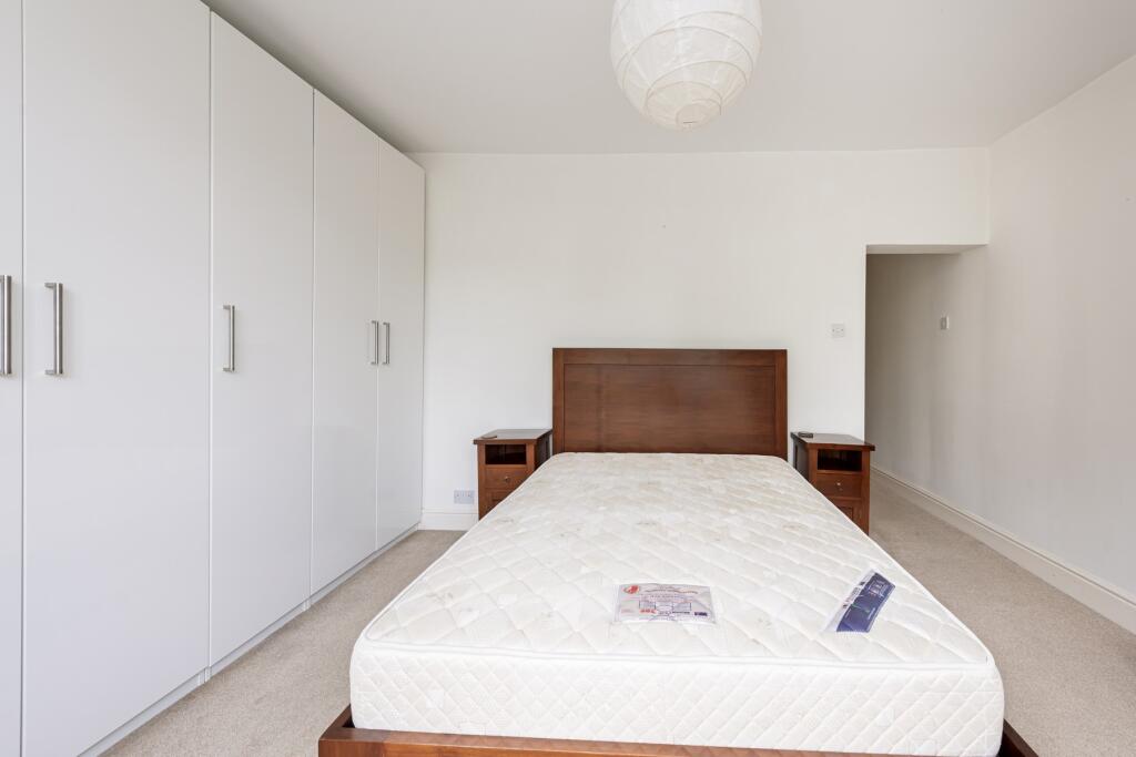 Apartment in London - More