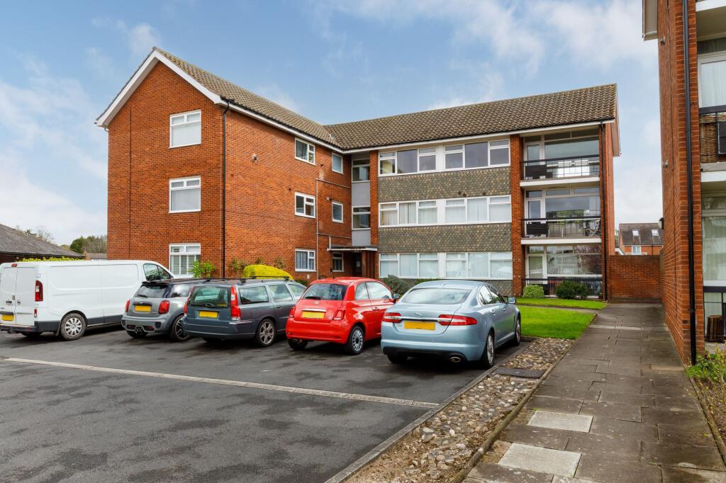 Main image of property: Arlington Avenue, Leamington Spa , CV32