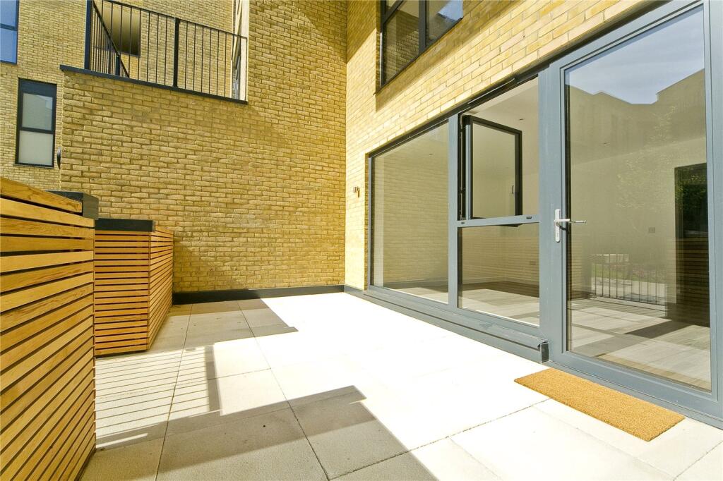 3 bedroom maisonette for rent