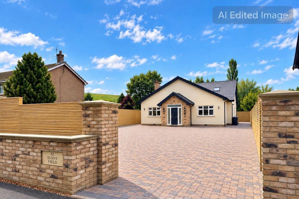 Main image of property: Sheffield Road, Glossop, SK13