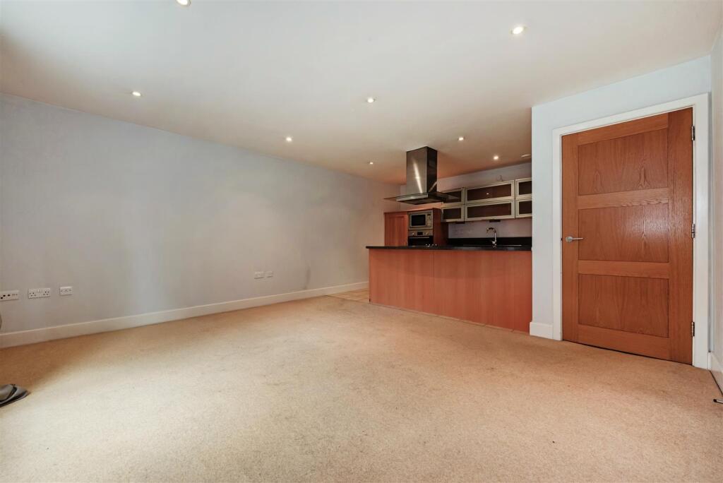 Apartment in Chichester - More