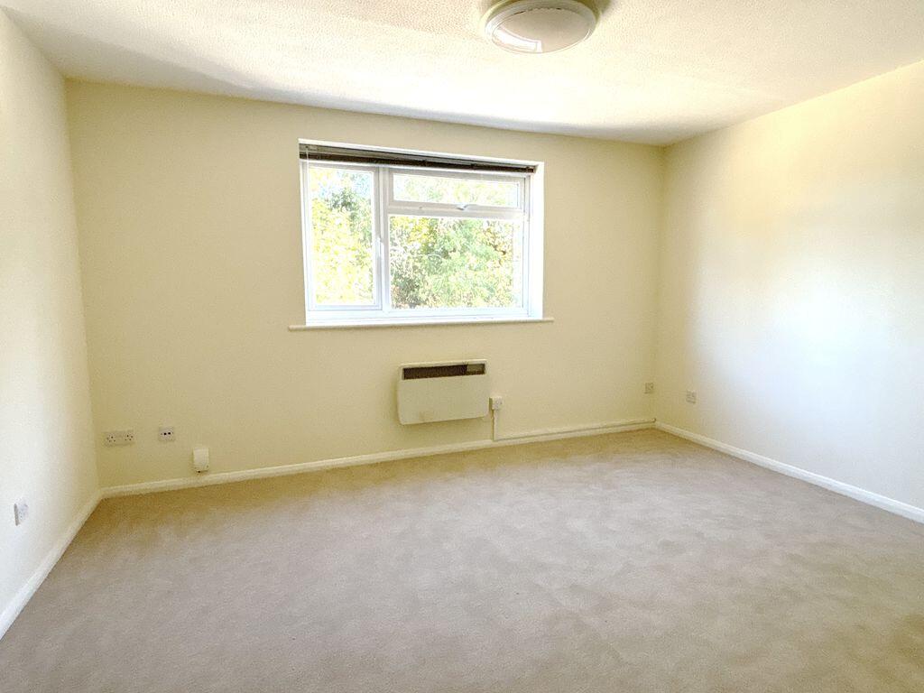 Apartment in Slough, Farnham Royal - More